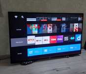 Большой 4К смарт телевизор Sony 124см. Есть царапины на экране.