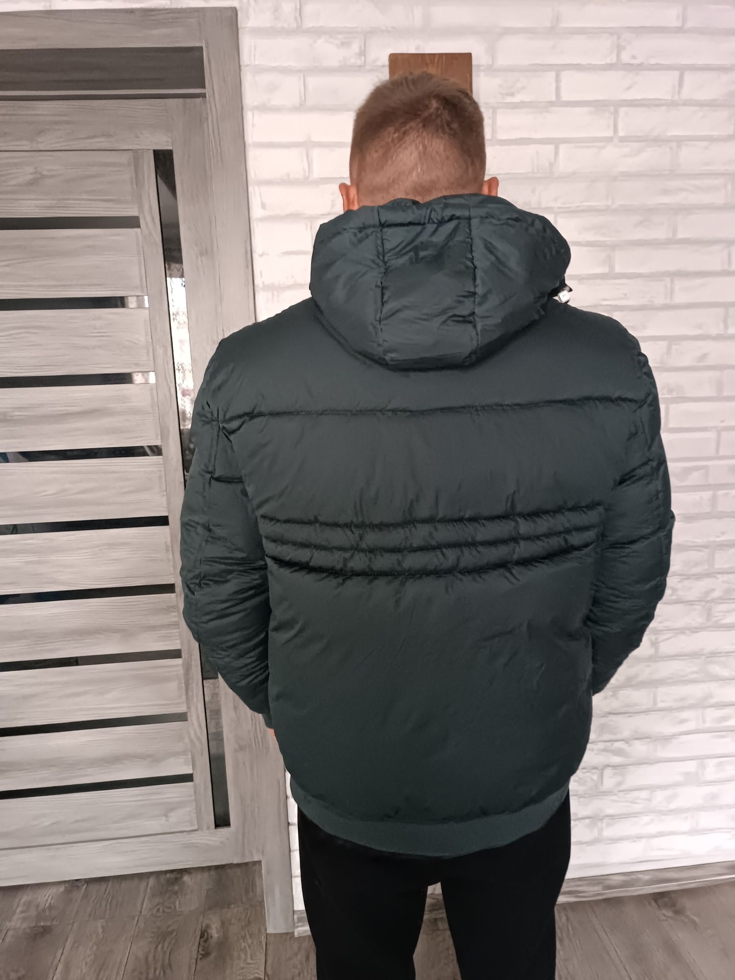 Продам мужскую куртку зимнюю BOSS