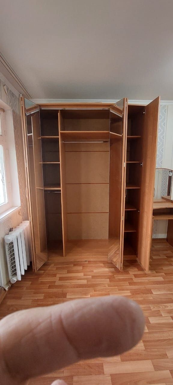 Продам шкаф с зеркалом  в отличном состоянии