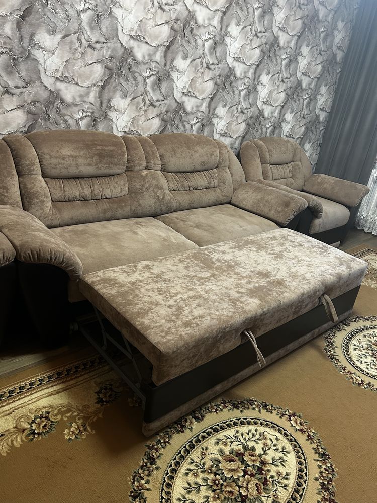 Продам диван и два кресла