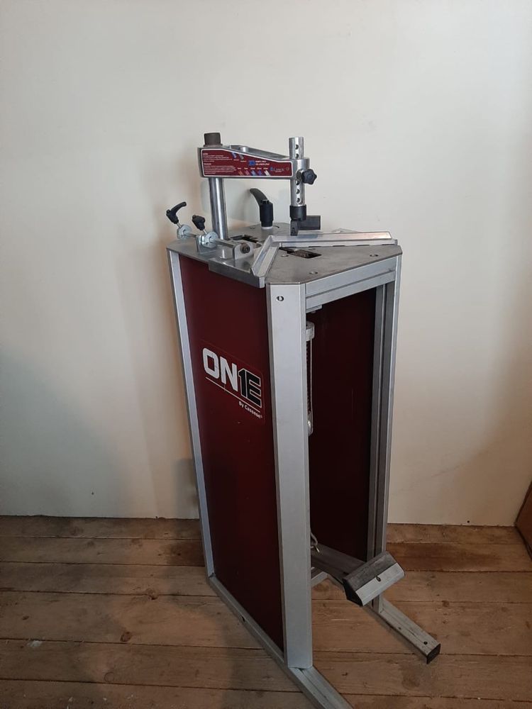 Продам Механический станок для скрепления углов рам CS1CART