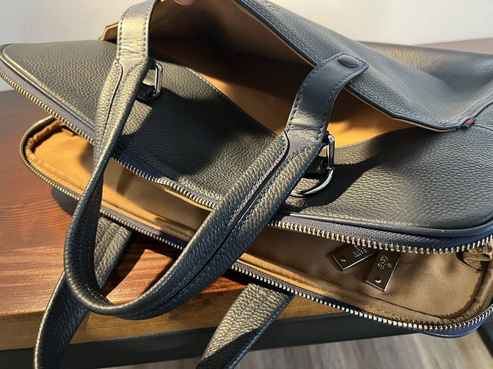 Продам мужскую кожаную сумку GUCCI. Цена: 50000 тг.