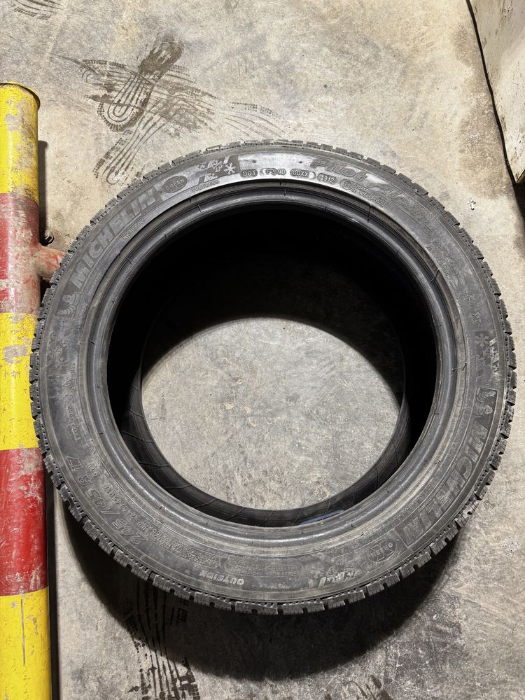 Зимние шины Michelin 245/45 R17