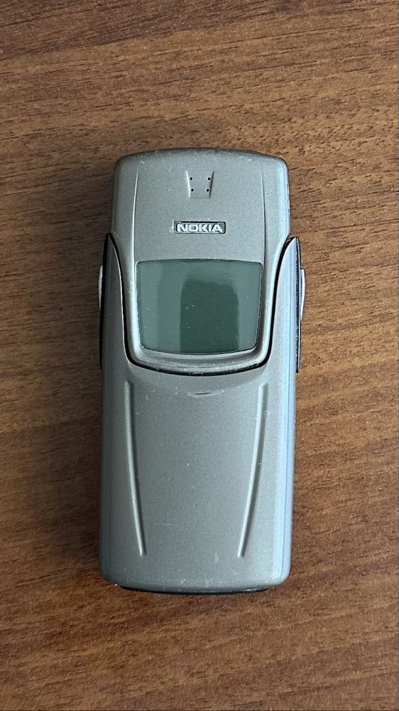 Смартфон 2003 года Nokia 8910 i