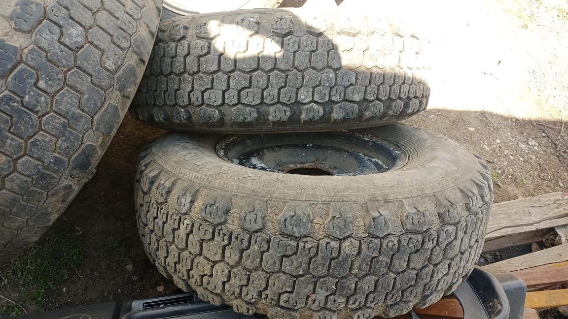 Продам колеса уаз R15