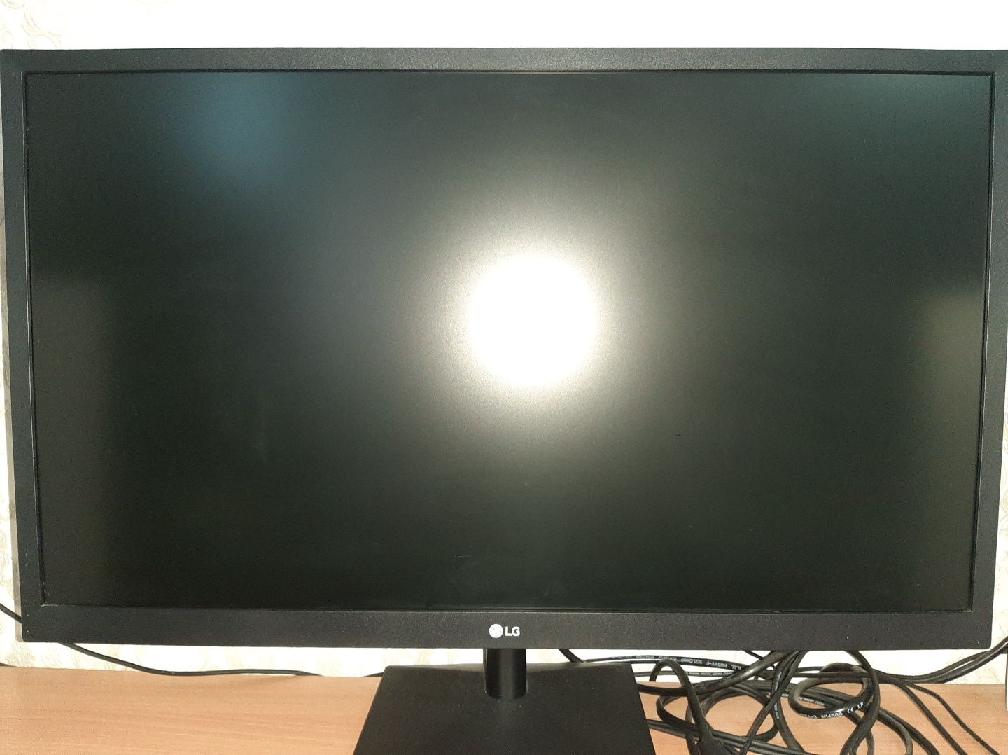 Продам монитор LG IPS 27(дьюм)27mk400h/в хорошем состояний