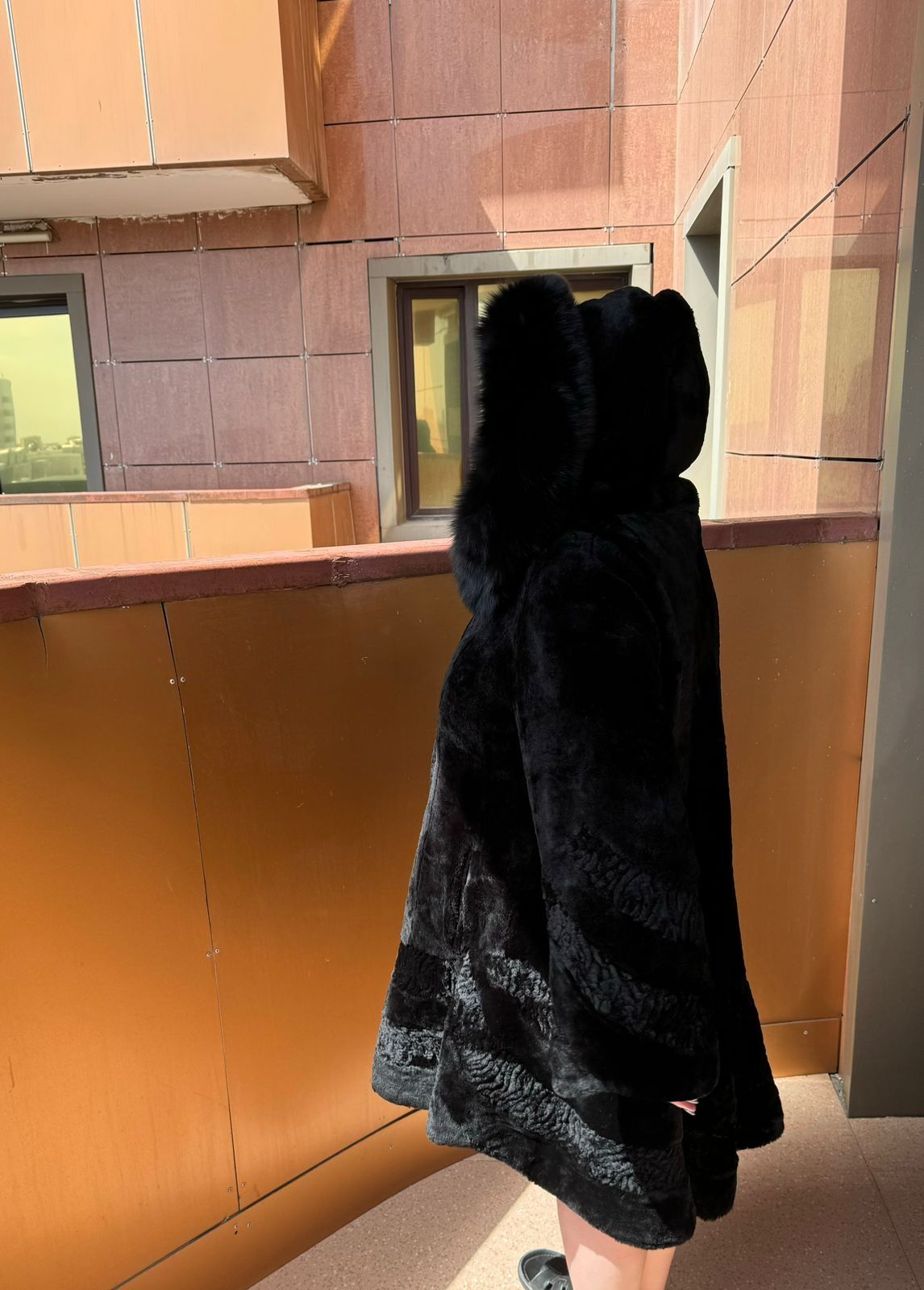 Шуба из мутона  с декоративными вставками из стриженного мутона