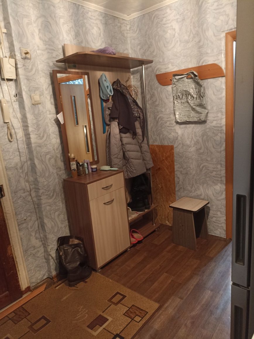 Меняю трёхкомнатную на двух кроме крайних этажей с доплатой или продам
