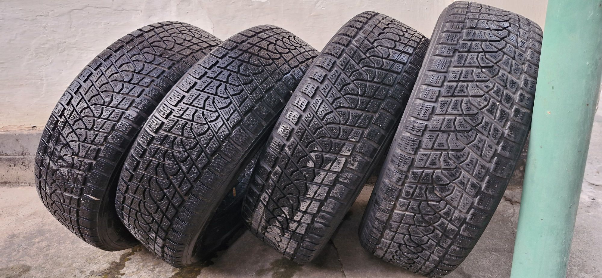 Продам балоны зимние R17/65/265
