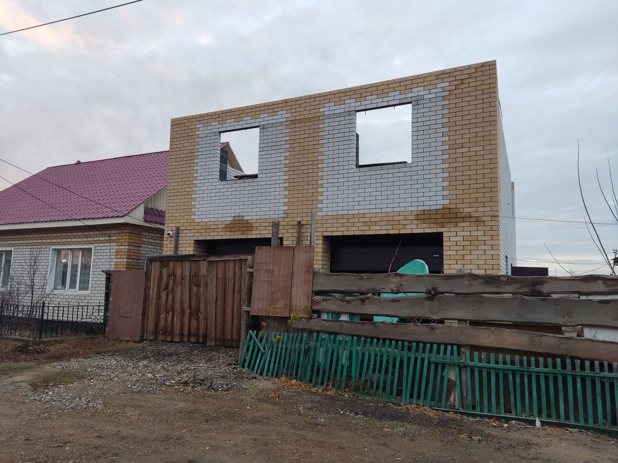 Каменщик, облицовка дома кирпичом не дорого