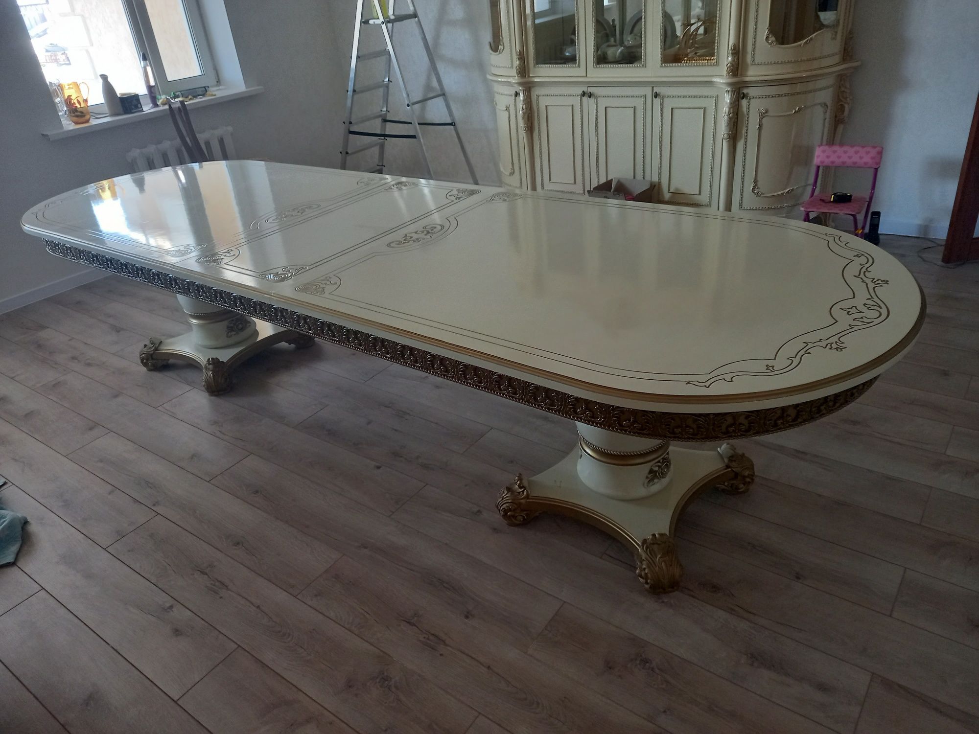 Продам Стол 1,10× 3+3,5,ковер 6×4,стальная гарнитура.