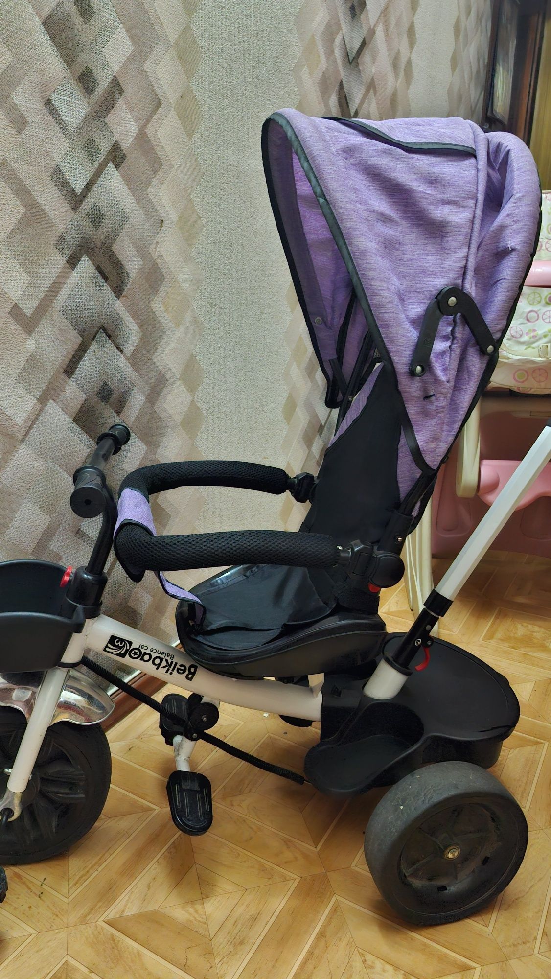 Продам велосипед с родительской ручкой
