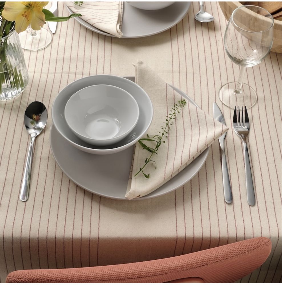 Скатерть 150*150 и салфетки 30*30 (4 шт.) из хлопка IKEA