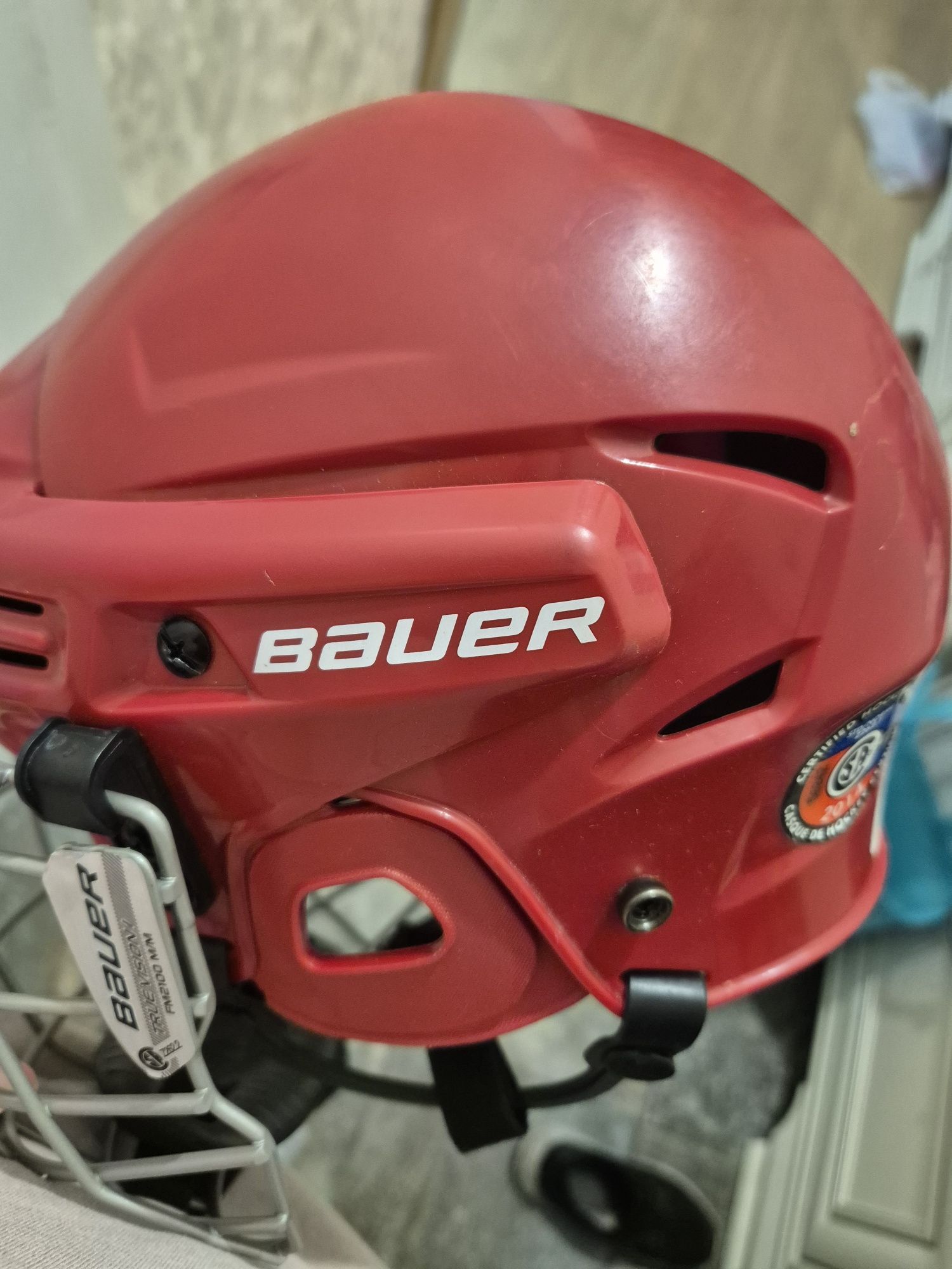 Продам хоккейный раздвижной шлем Bauer