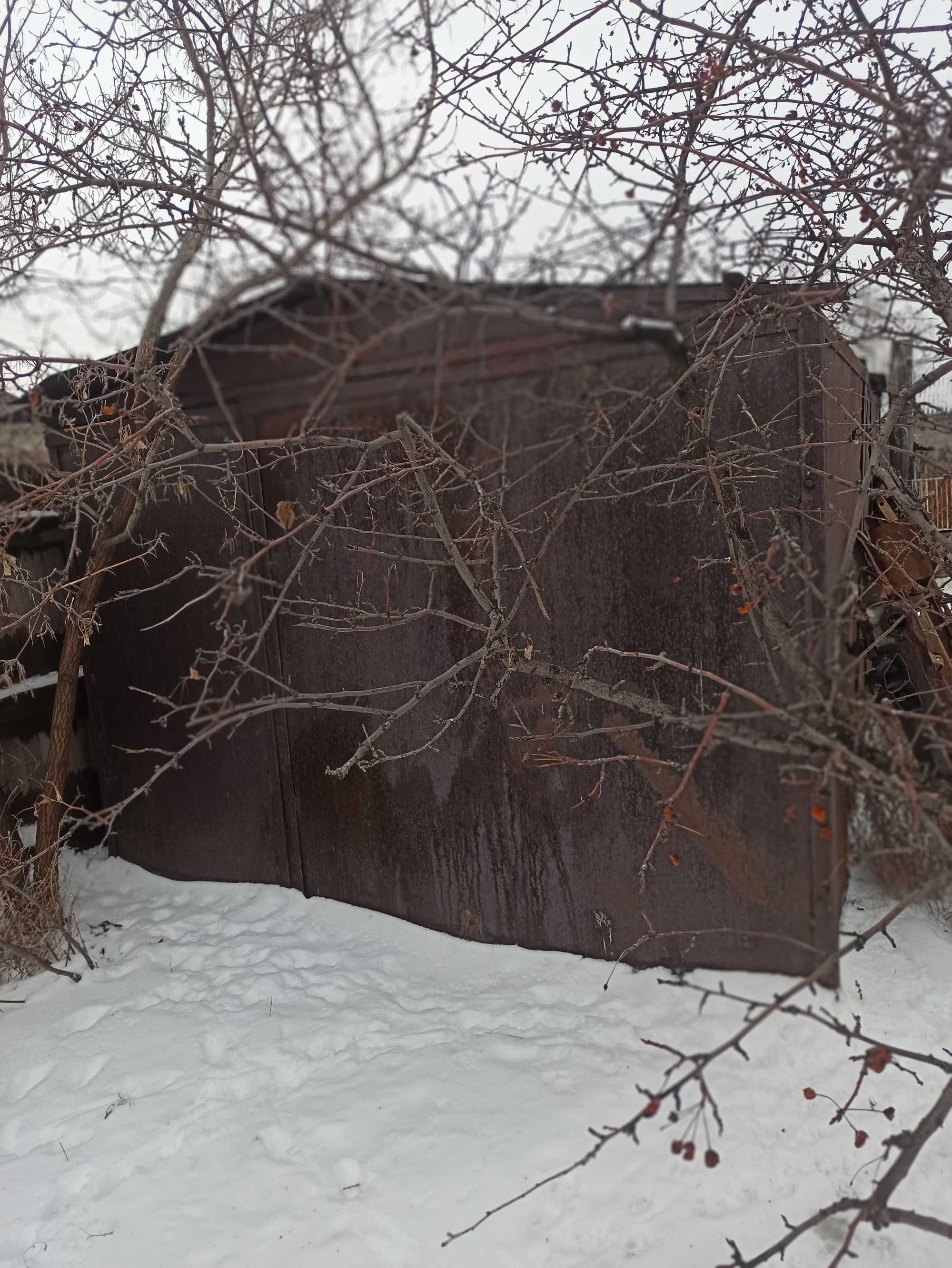 Продам гараж в Павлодаре  металлический, размер 3,2 на 6 м, высота 2,5