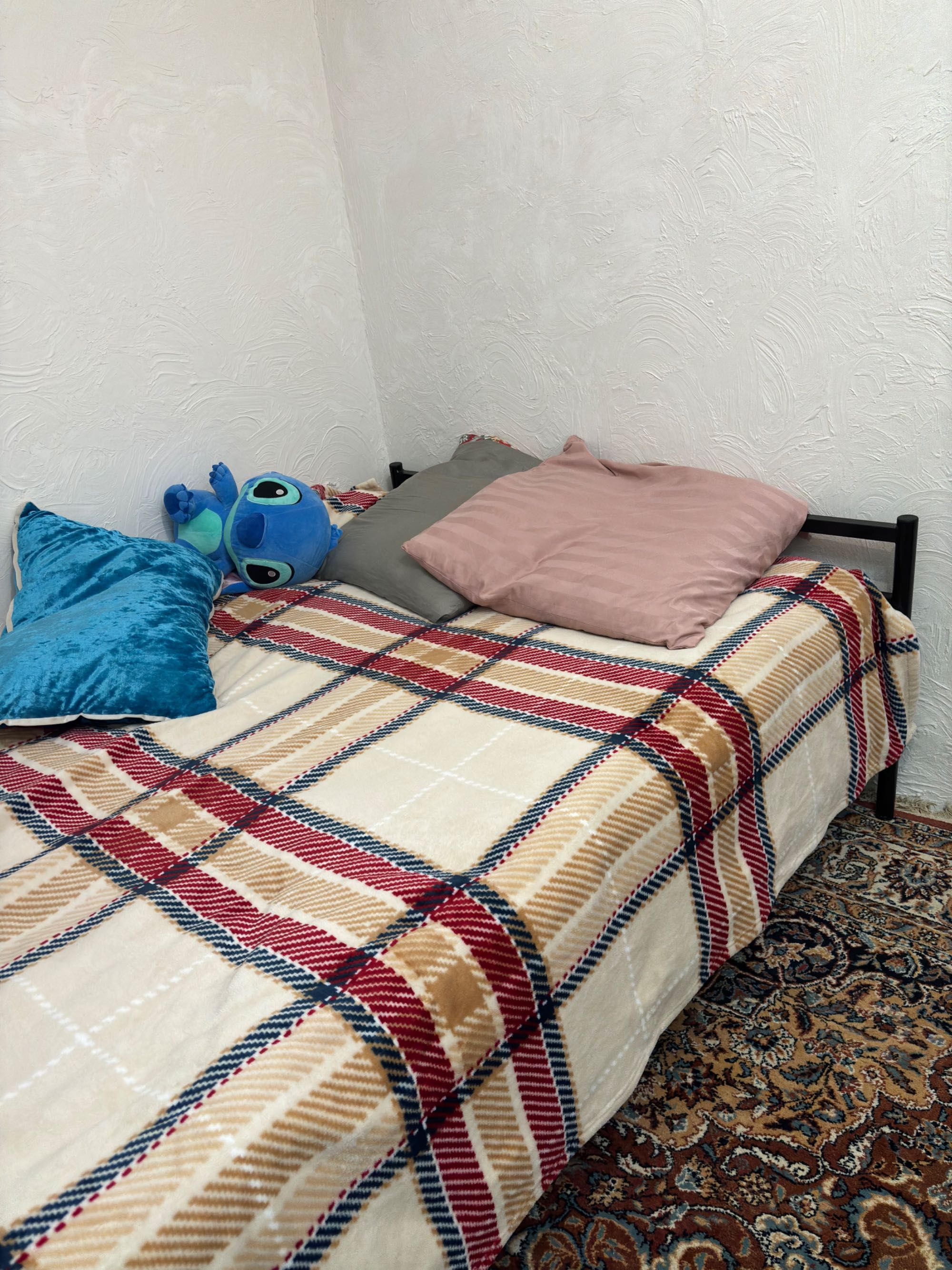 кровать с матрасом