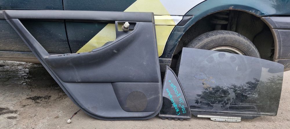 Обшивка двери, стекла боковое заднее Toyota Corolla