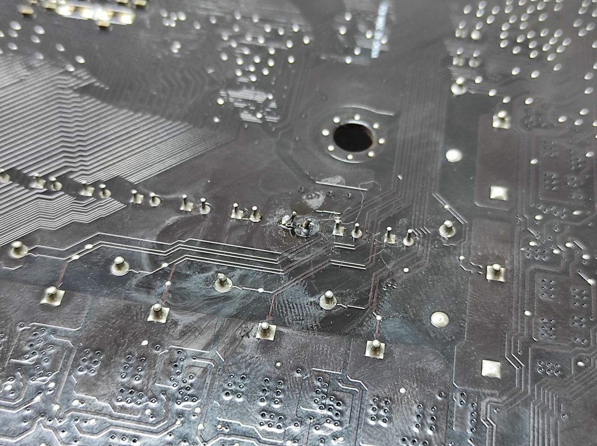 Материнская плата ASUS PRIME B550M-K после замыкания и ремонта