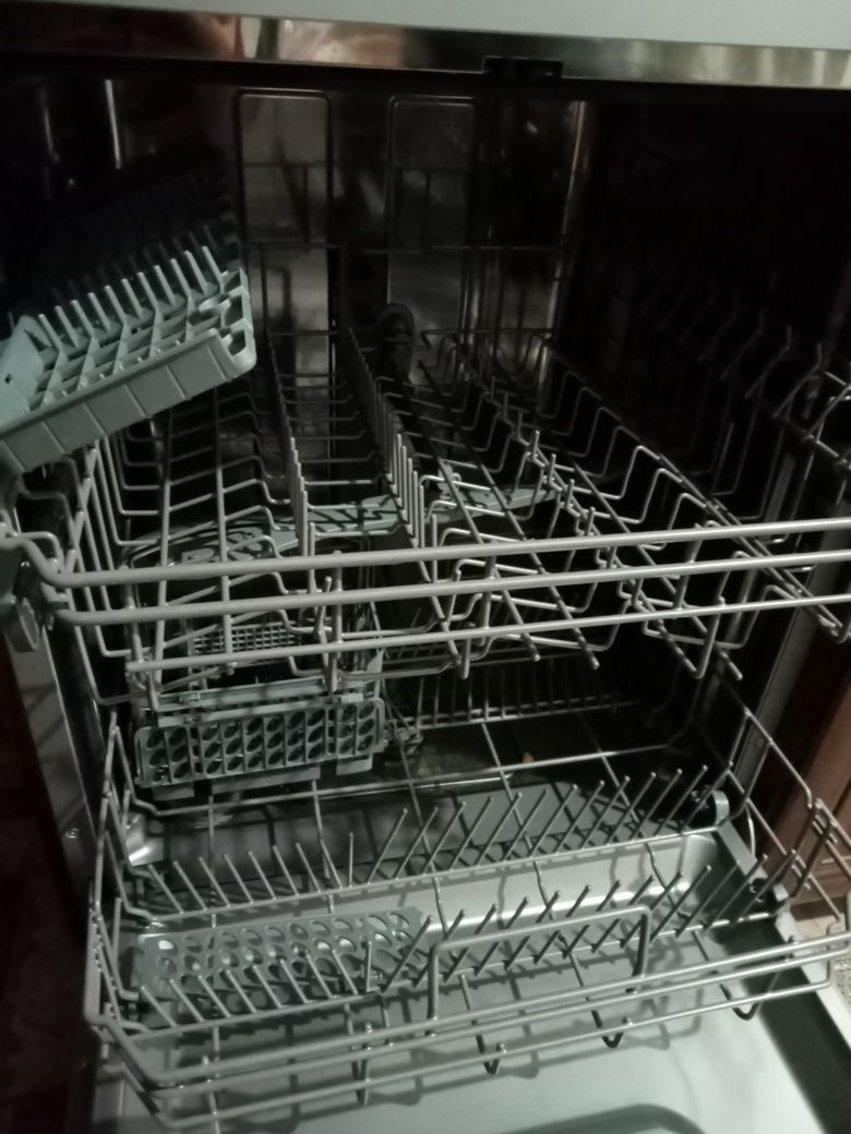 Продам посудомоечную машину