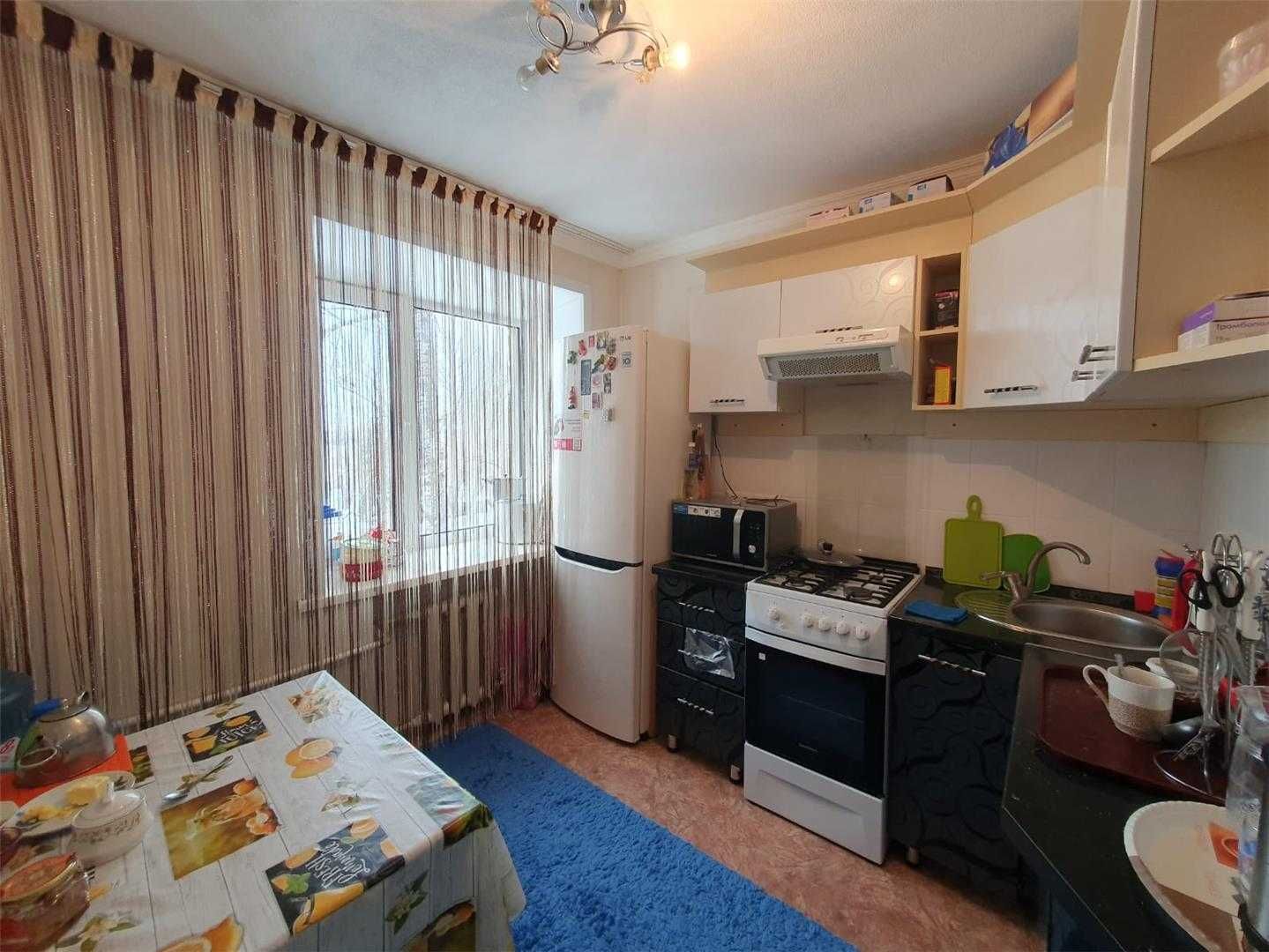 Продаю 2-х кв, ул. Ушинского, 2/4 эт. об. пл. 42,6/6,4 (кухня) кв.м