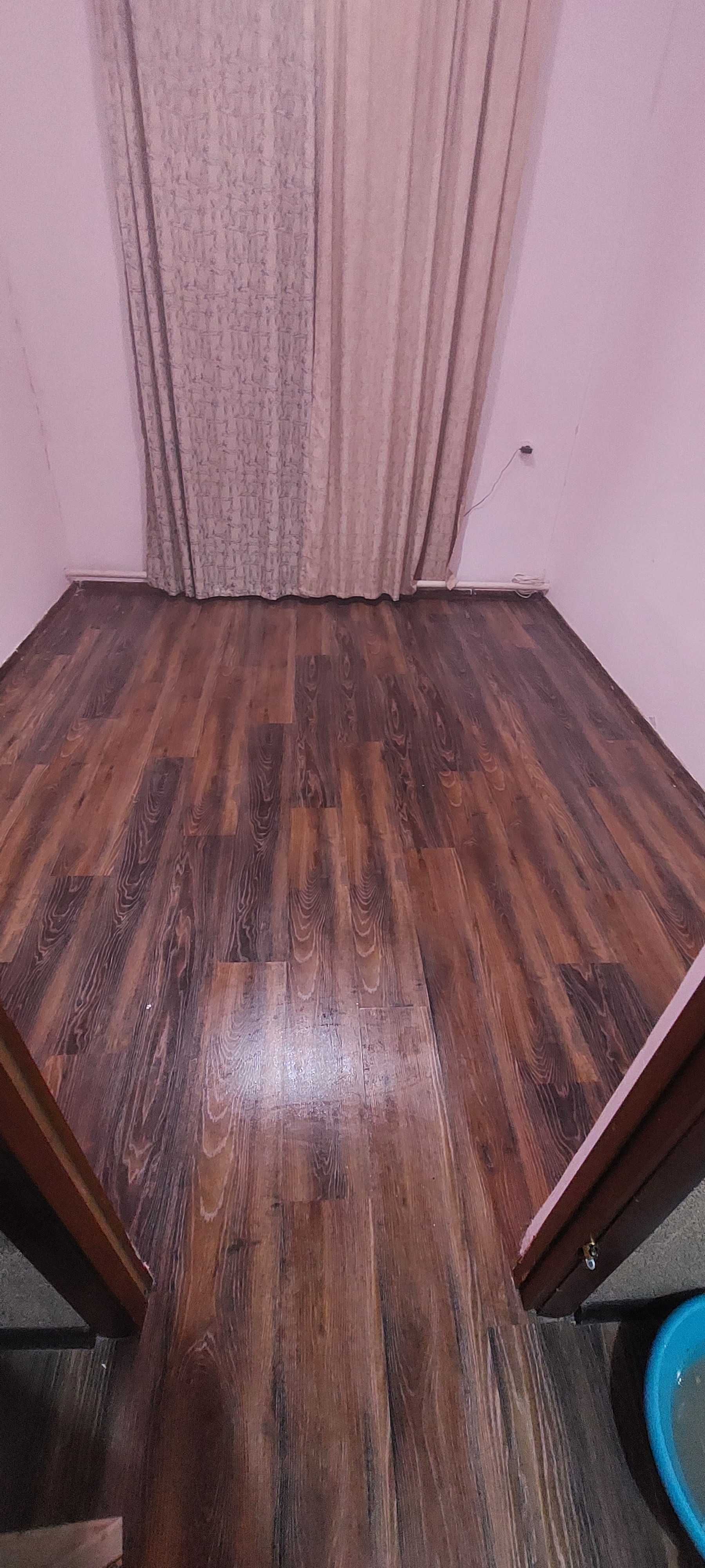 Продаётся ламинат межкомнатные двери 1 двух дверный, 1 одинарный