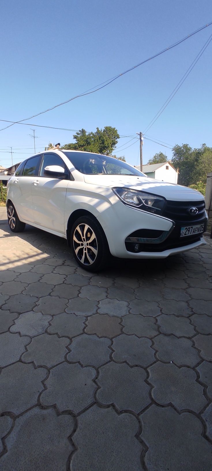 Продам LADA XREI 2017. 1.8  в хорошем состоянии