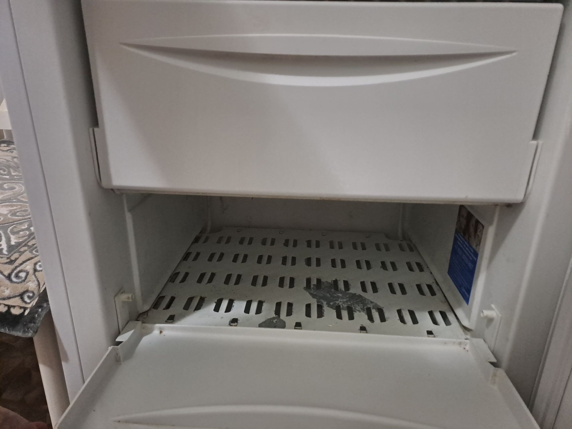 Продаётся морозильник Indesit..