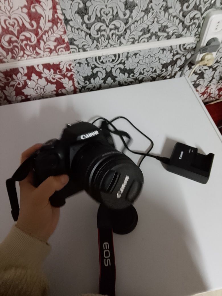 Фотоаппарат canon EOS 2000D Kit EF-S 18-55 III