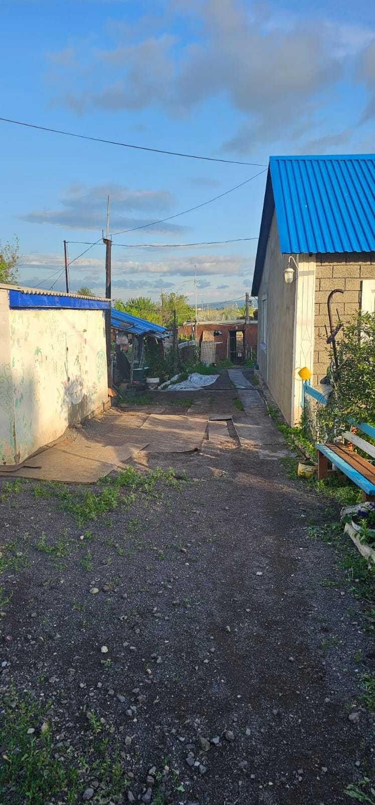 Дом, с земельным участком. Все вопросы по телефону.