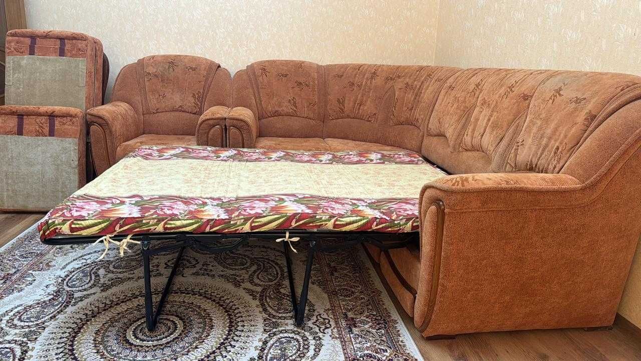 Продам диван углом и кресло