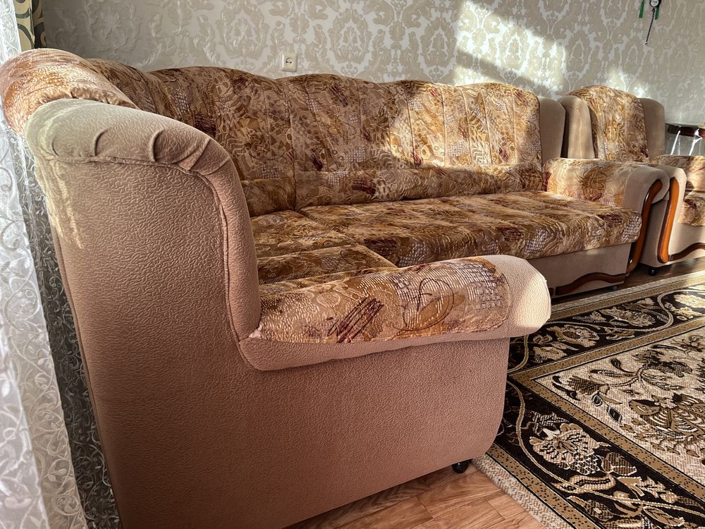 Продам угловой, двуспальный диван и кресло