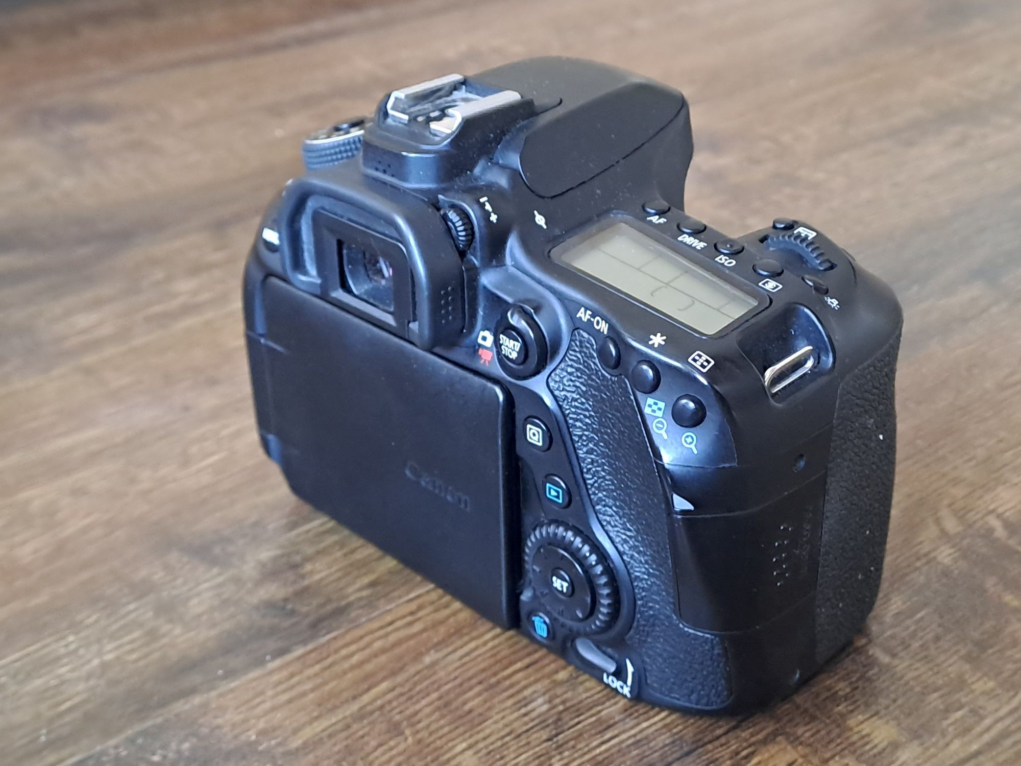 Продам Canon 80D