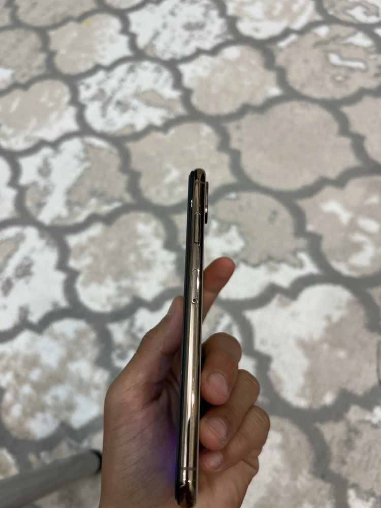 Продам Iphone XS MAX