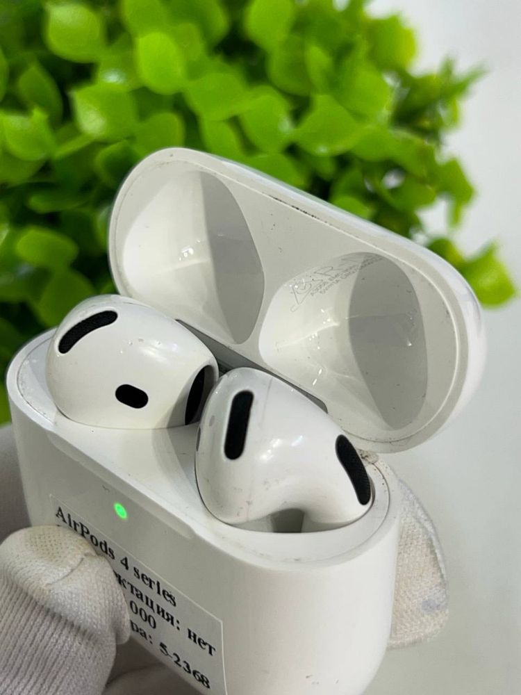 AirPods 4 series