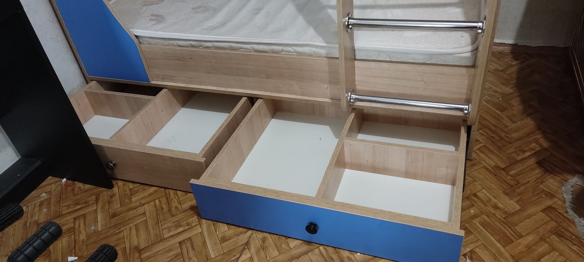 Продам детскую двухъярусную кровать