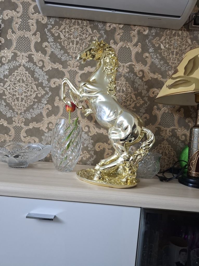 Сувенир золотистый конь