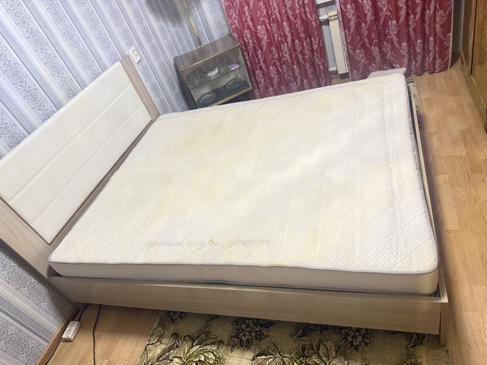 Двухспальная кровать