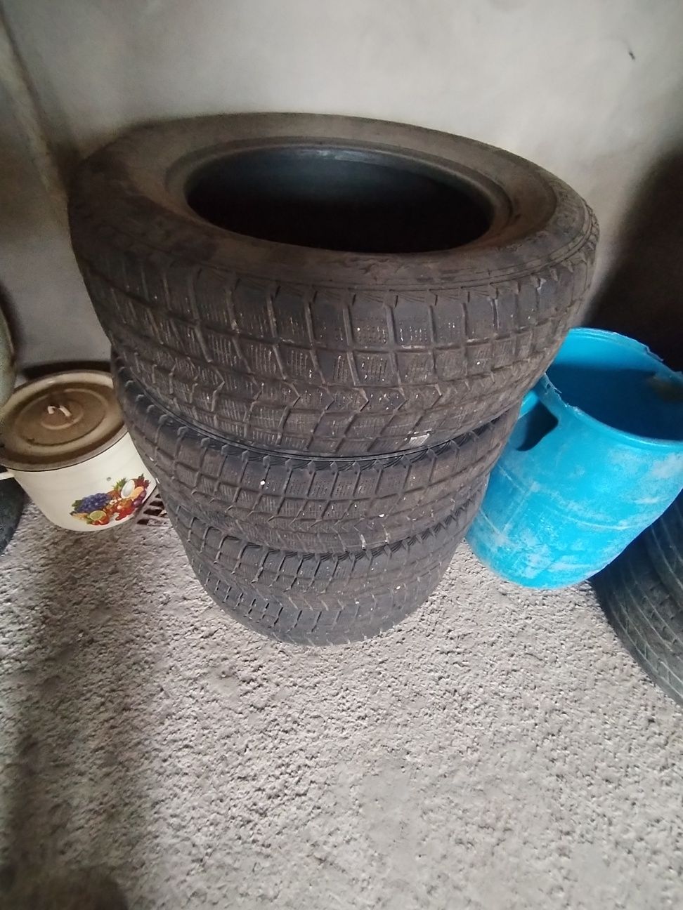 235/65/17 зимние шины комплект