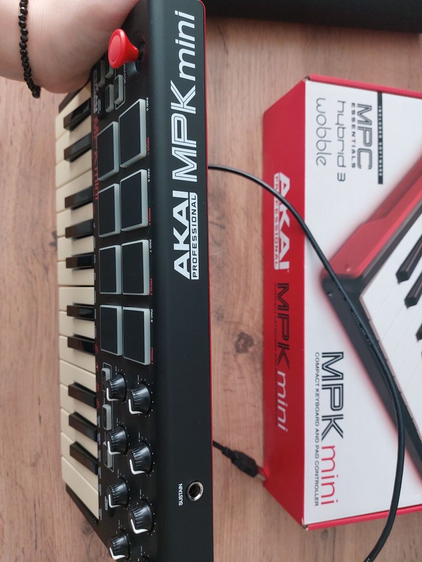 Midi клавиатура Akai MPK mini