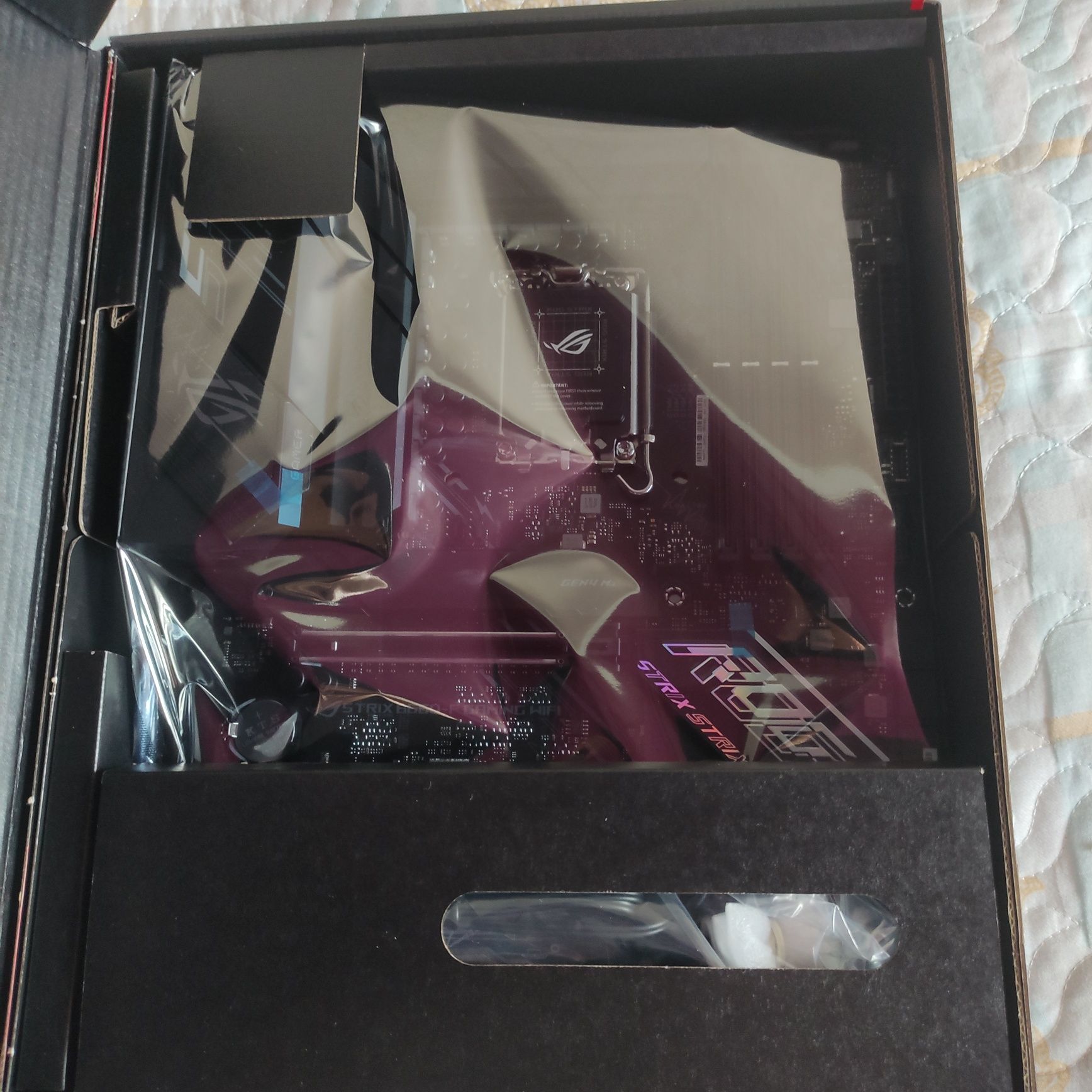 ASUS ROG STRIX B660-F GAMING WIFI материнская плата
