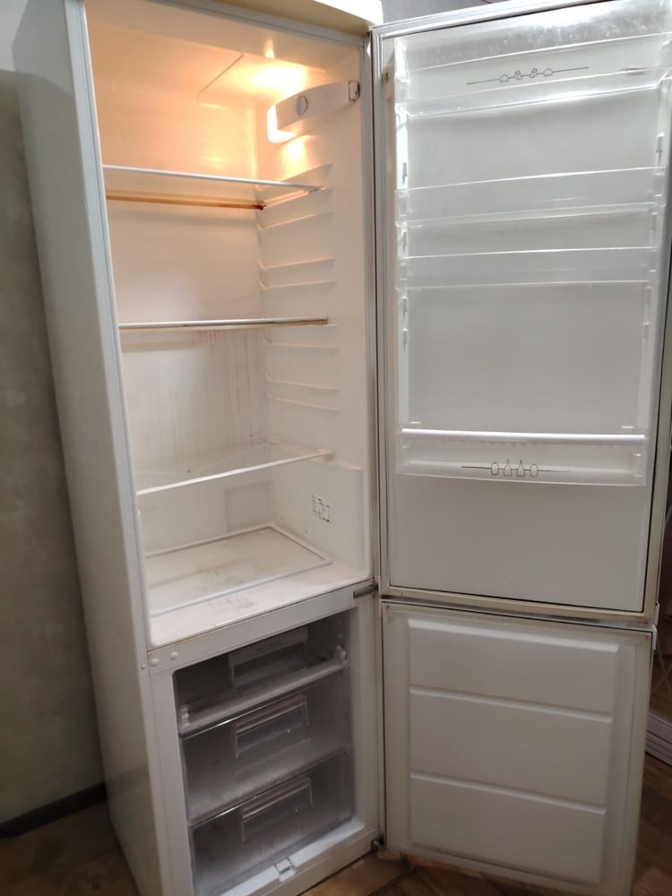 Продаю рабочий холодильник