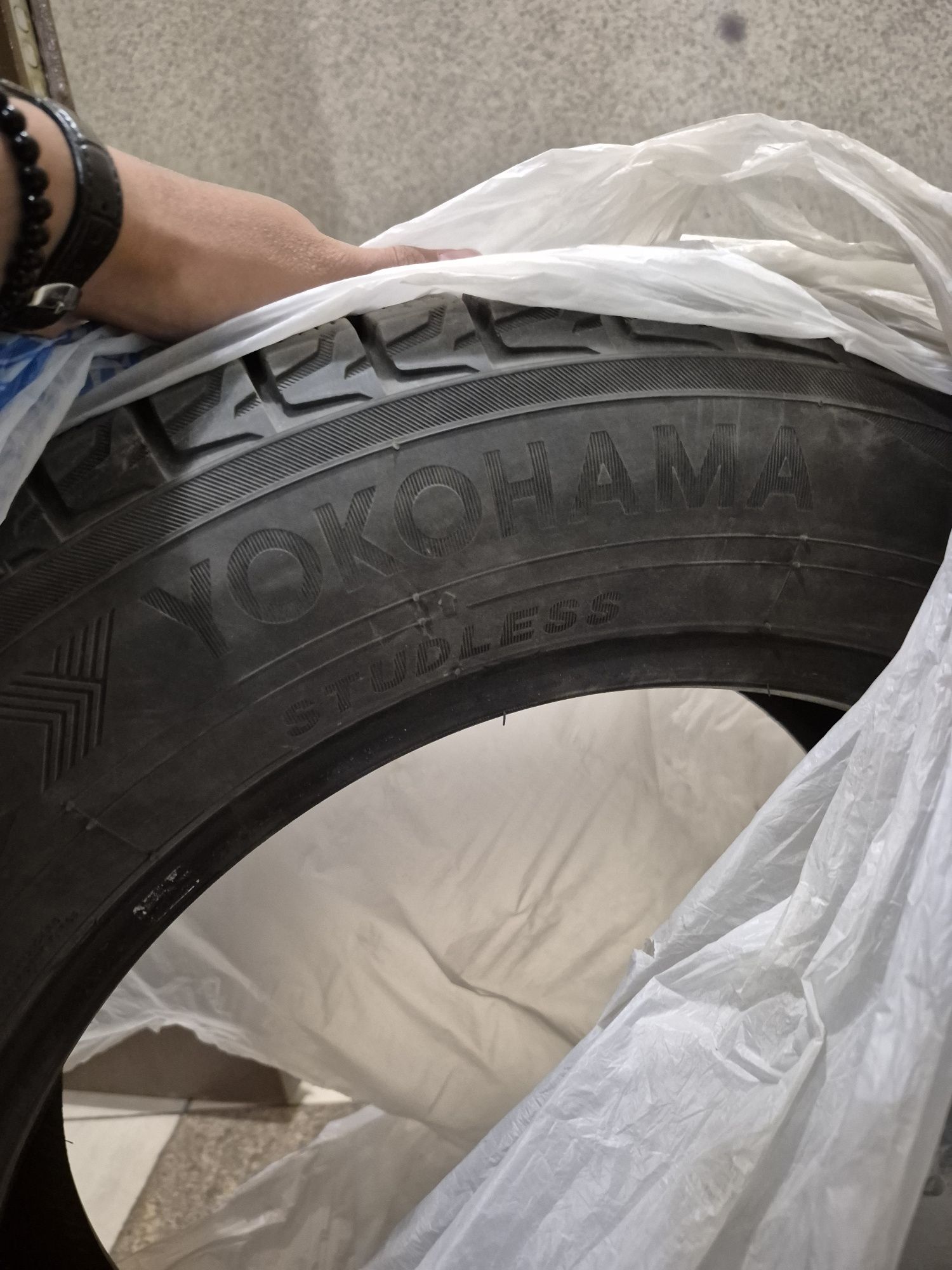 Продам зимние шины Yokohama 18×60