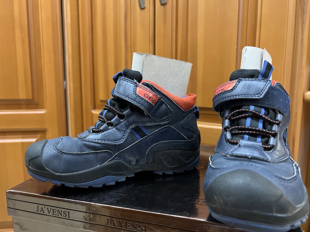 Продам детские ботинки Geox