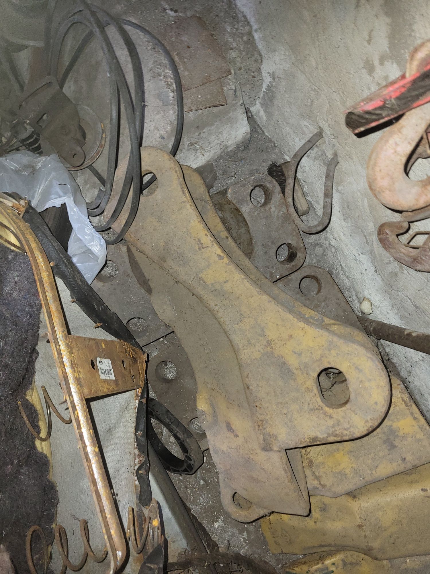 Продам зубья и нажы на Cat D10T