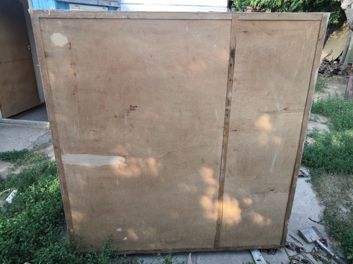 Продам советский шкаф