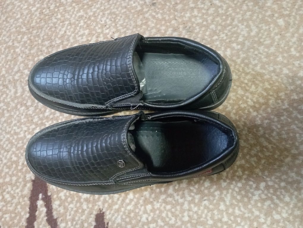 Продам детскую обувь