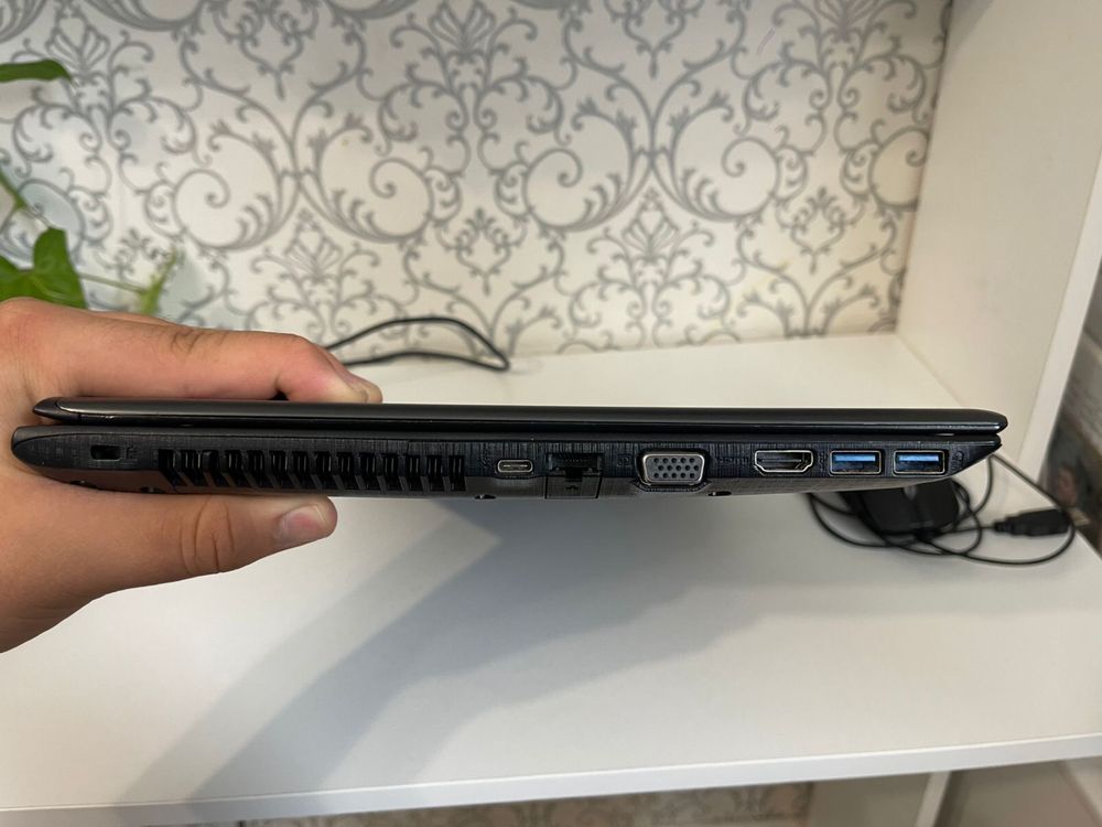 Ноутбек Acer с сумкой
