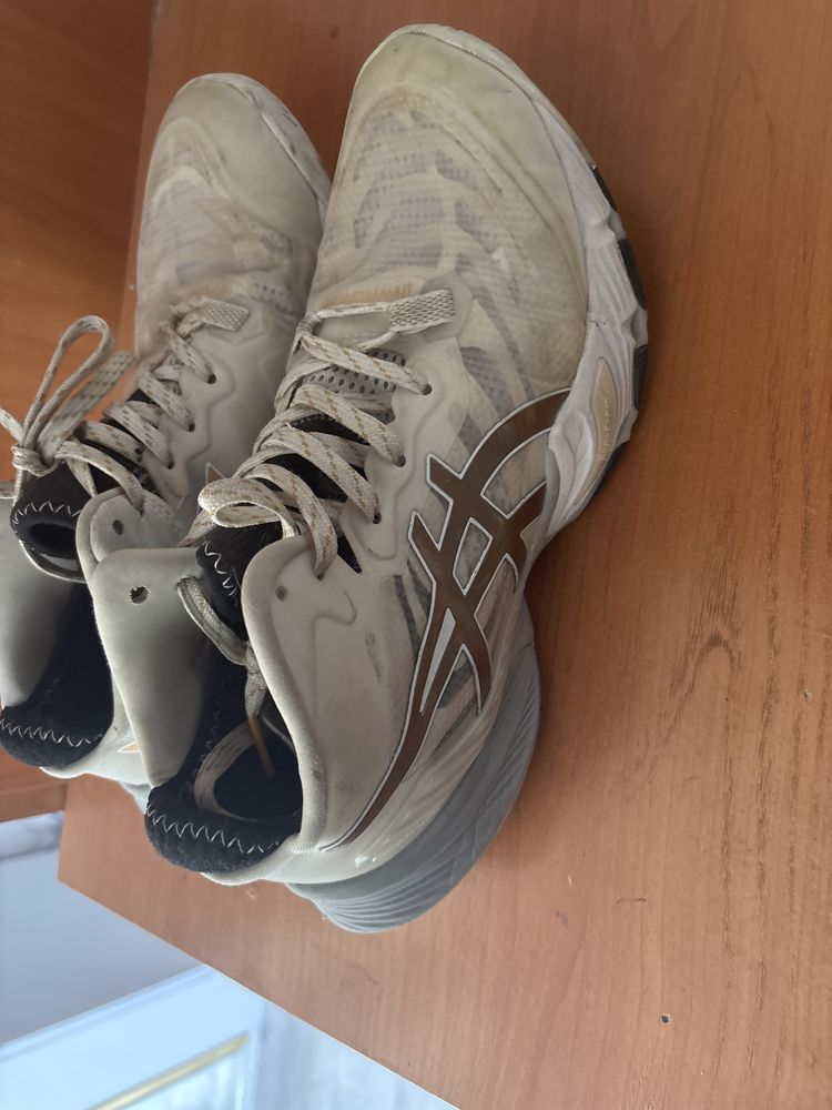 Asics б/у 40,5 размер
