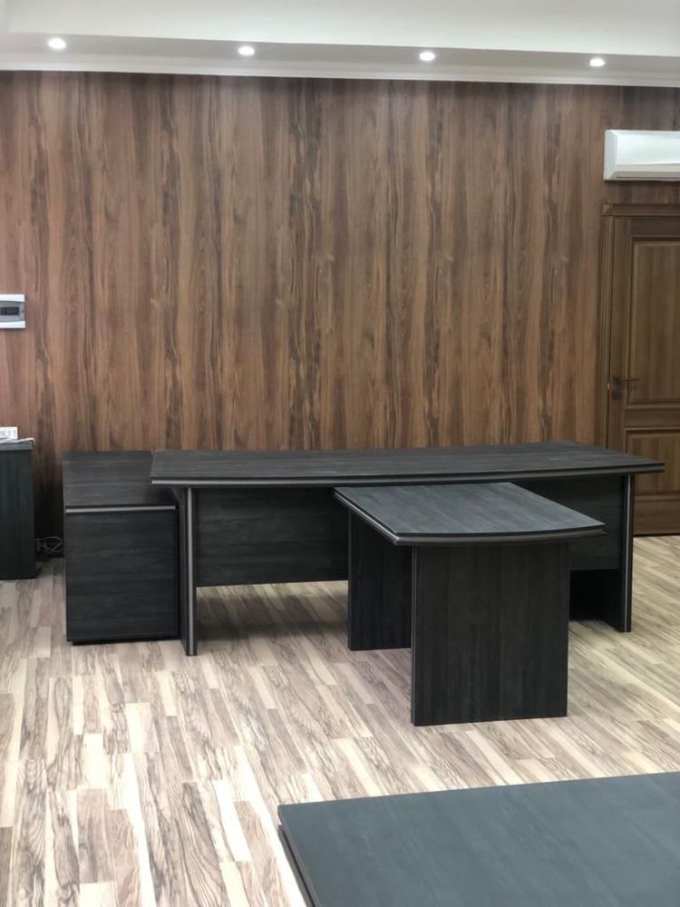Кабинет руководителя. Офисная мебель