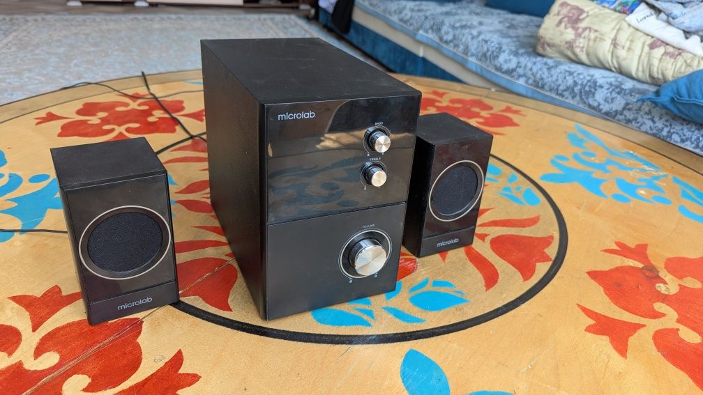 Продам колонки Microlab M-223